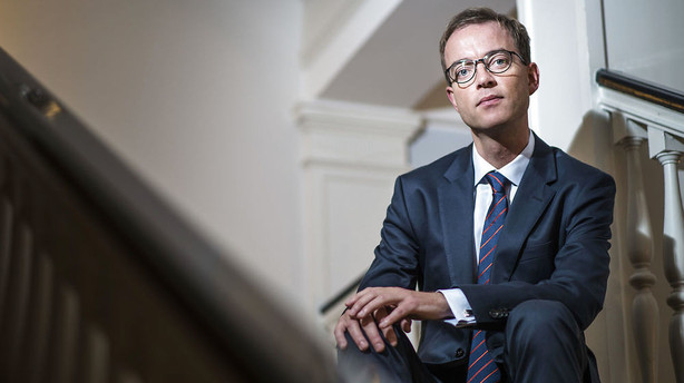 Plagiatbeskyldninger hænger over ministerrokade