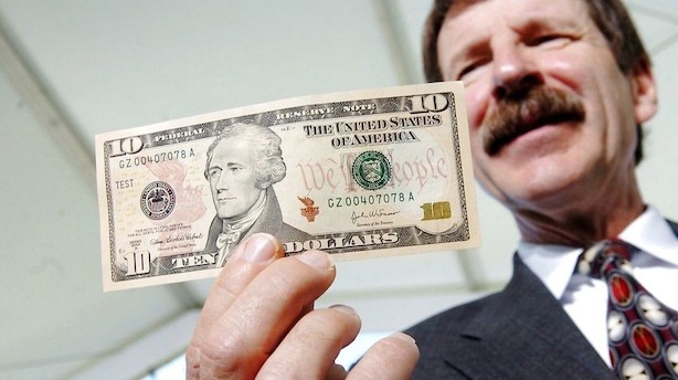 Valuta: Dollar i defensiven mens nye markeder ånder lettet op