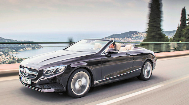 Ophøjet Mercedes bliver topløs med 50 km/t