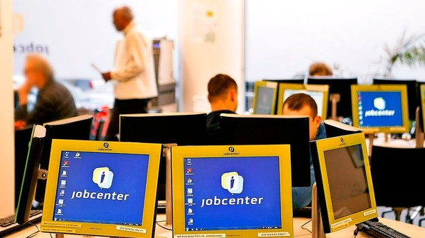 Arbejdsløsheden dykker - men farer lurer forude