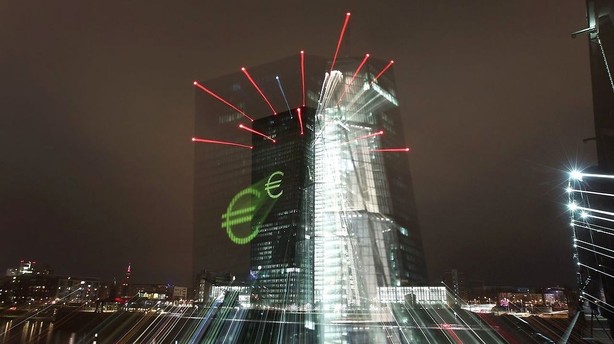 ECB fanget i krydsild om inflationsmål