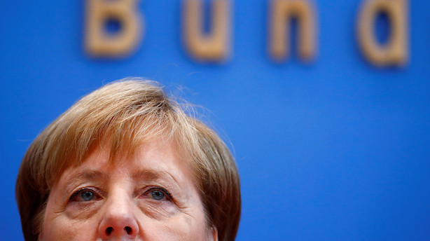 Nye gysertal fra Tyskland presser Merkel: Vigtigt indeks styrtdykker til laveste niveau siden 2011