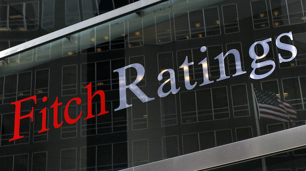 Fitch forudser gradvist fald i olieprisen de kommende år