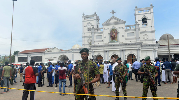 Mindst 190 er dræbt ved bombemassakrer i Sri Lanka