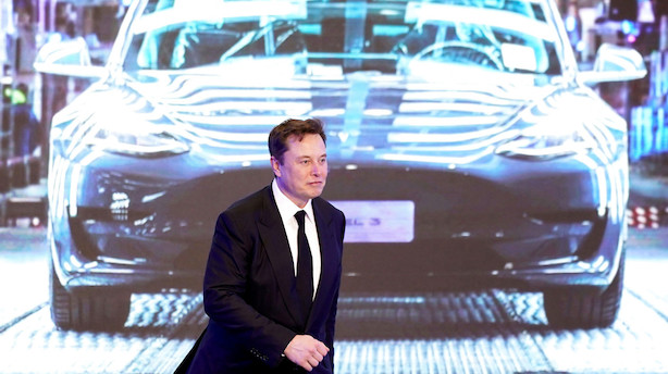 Tesla vil udstede for 2 mia dollar aktier og falder i formarked