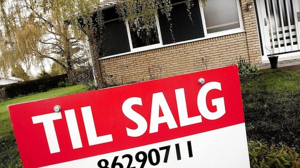 Køberne får færre boliger at vælge imellem - og det presser priserne op