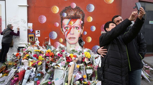 Bowie mindes ved privat familieceremoni