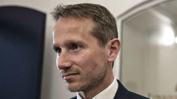Ministre med ansvar for skandaler i Skat skal ud af Folketinget