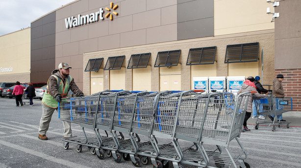 Detailgiganten Walmart øger salg i butikker og på nettet