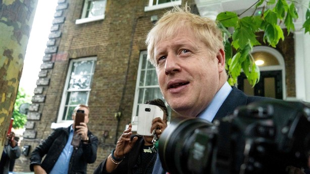 Boris Johnson øger føring - udviklingsminister slået ud af konservativt lederopgør