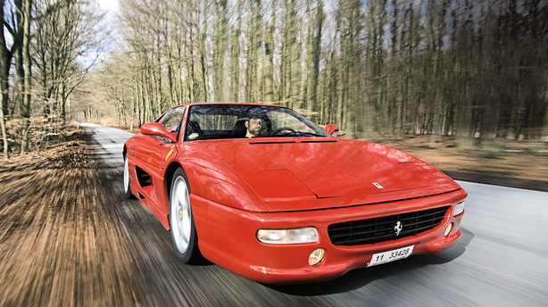Bilen der reddede Ferrari