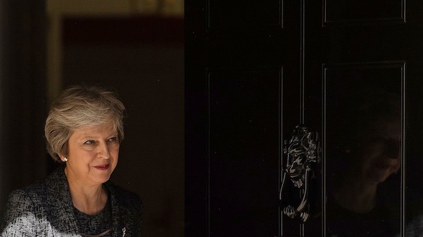 Mens du sov: May tæt på Brexit-aftale, Ambu-topchef lægger lønpakke på 500 mio. frem