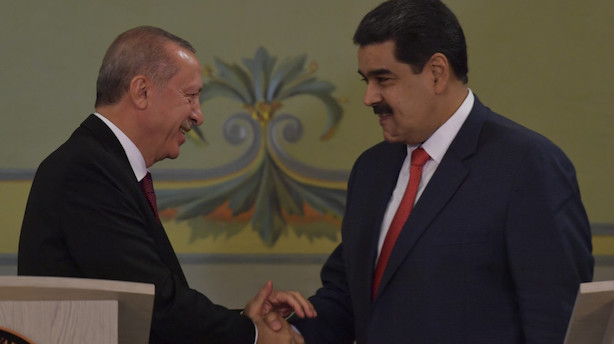 Erdogan hylder Venezuelas udskældte præsident Maduro