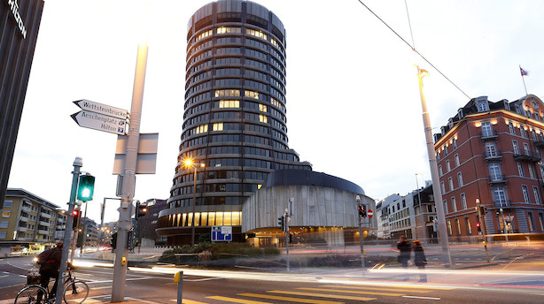 Centralbankerne tør kun dyppe fødderne i vandet når det handler om digital valuta