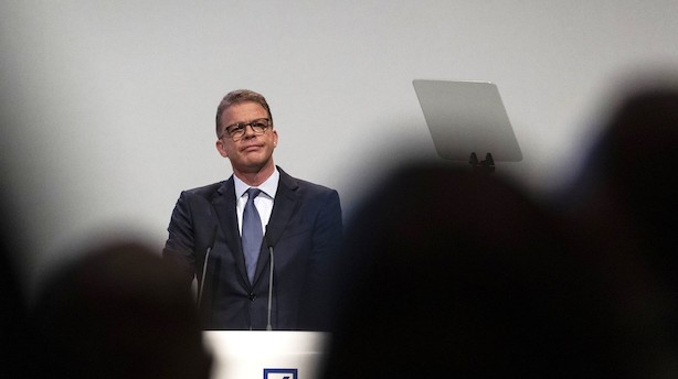 Deutsche Bank-boss varsler om "hårde nedskæringer"