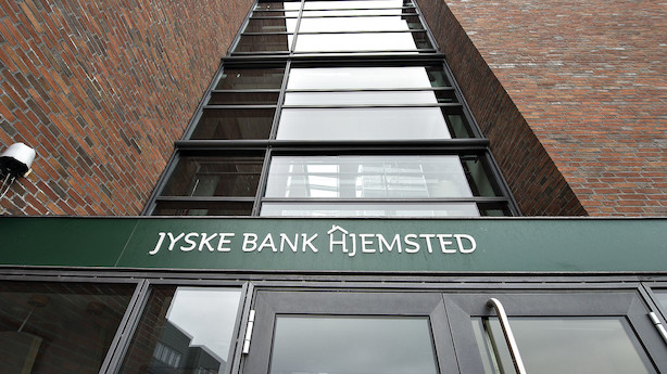 Jyske Bank opjusterer forventningerne med 400 mio kr: Aktien brager op