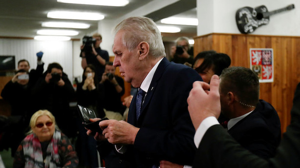 Zeman fører klart ved første runde af tjekkisk valg