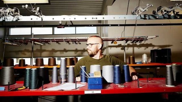 Familieejet firma bag ikonisk sømandstrøje går konkurs: Produktionen rykker ud af Danmark