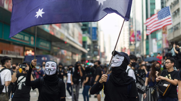 Kina afviser kendelse i Hongkong om maskeringsforbud