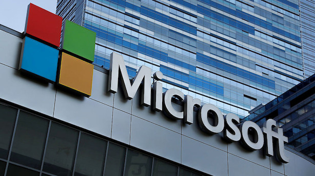 Microsoft overhaler Apple og er igen verdens mest værdifulde selskab