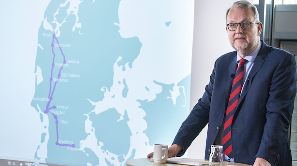 Regeringen fastholder jysk elmotorvej men kommer kritik i møde