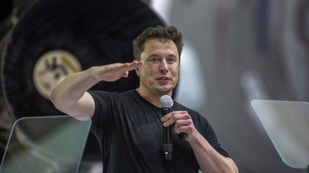 Medie: Tesla og Elon Musk bliver efterforsket for bedrageri - aktien dykker