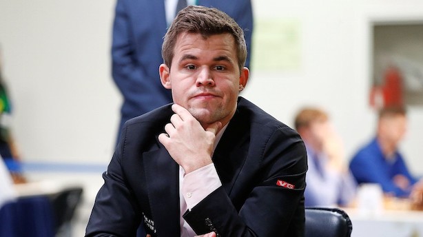 Norsk verdensmester i skak vil spille mod danskerne
