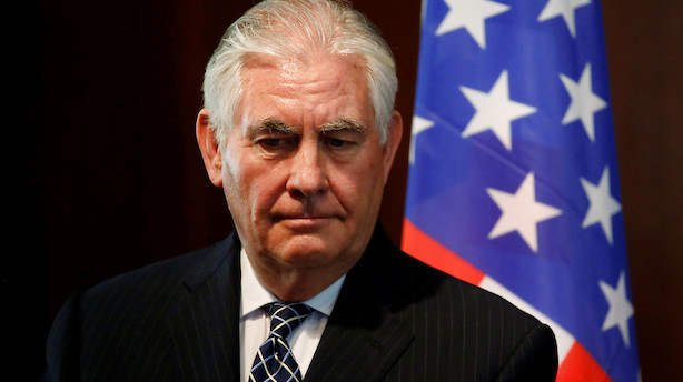 Stolt Tillerson går som USA-minister uden at smække med dør