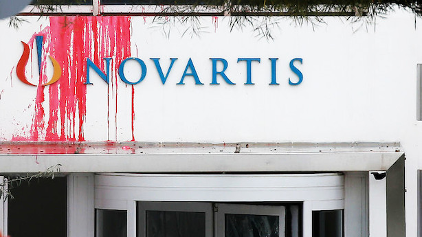 Topadvokat forlader Novartis efter forgyldt kontrakt med Trumps skandaleramte "fixer"