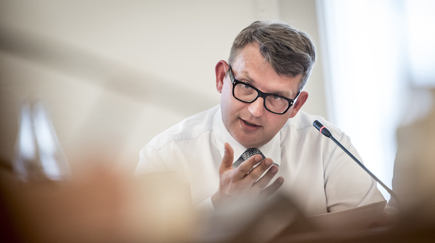 Om under en måned kan tvungen barsel til mænd være vedtaget