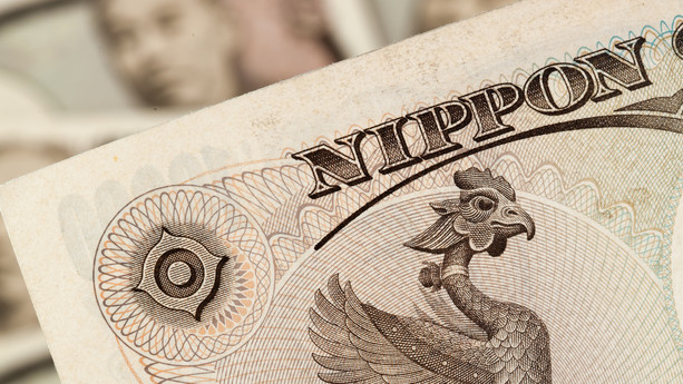 Valuta: Frygt for intervention holder japanske yen oppe