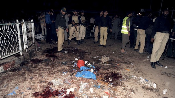 350 anholdt i Pakistan siden blodigt selvmordsangreb