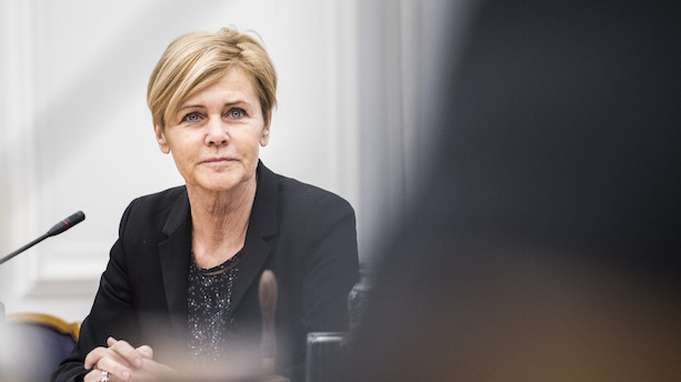 Licensen skal ned men minister vil ikke sætte beløb på