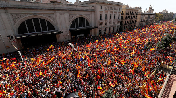 Titusindvis demonstrerer mod selvstændighed i Barcelona