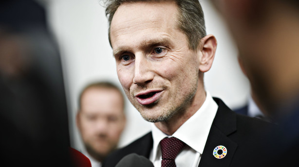 Regeringen tror stadig på billigere elbiler inden nytår, men kan ikke garantere det