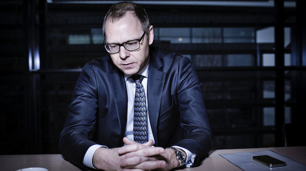 Nykredits topchef lever op til egne ord - holder igen med løn