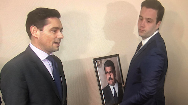 Venezuelas Guaidó tager kontrol over diplomatiske sæder i USA