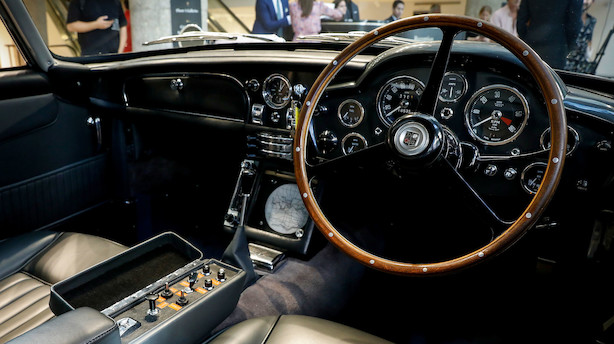 Aston Martin-aktier får nye tæsk efter tab