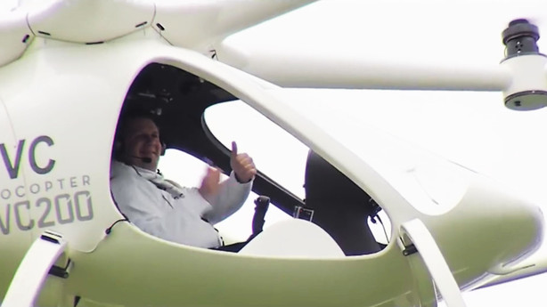 Topchef overlever testflyvning af "personlig drone"