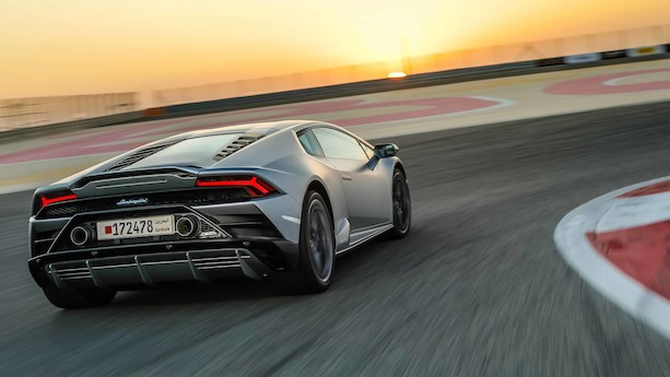Der er et sving: Lamborghini Huracán Evo angriber!