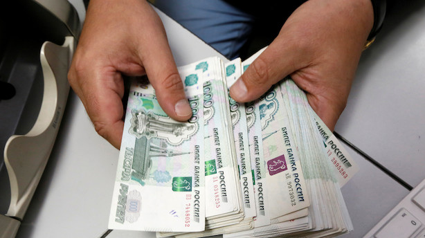Ruslands centralbank løfter overraskende renten - rublen styrkes