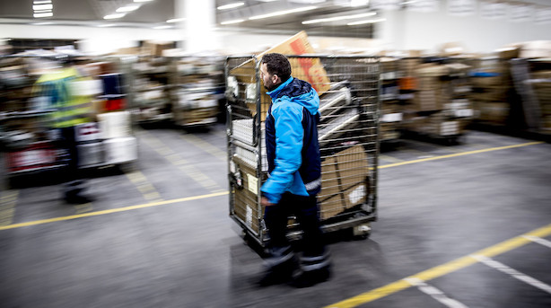 Danskernes faldende brevlyst koster Postnord på bundlinjen