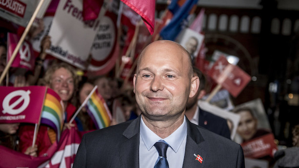 Pape takker partier for at holde valgkampen på sporet