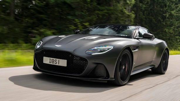 Aston Martin DBS stiller med 725 hk på baghjulene