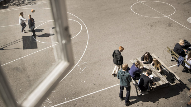 Ny forskning: Flere timer i skolen giver bedre karakterer