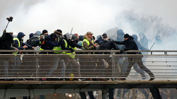 Frankrig vil straffe demonstranter iført masker hårdere