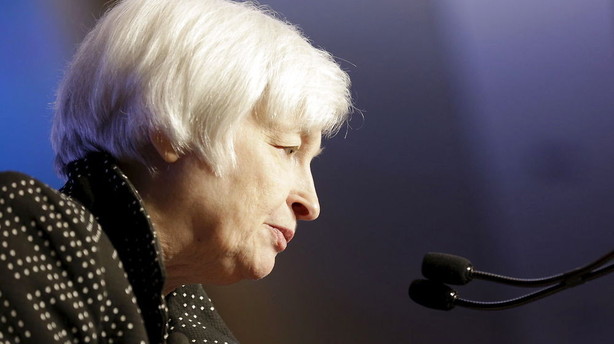 Råvarer: Olie fortsætter ned mens guld får støtte fra Yellen