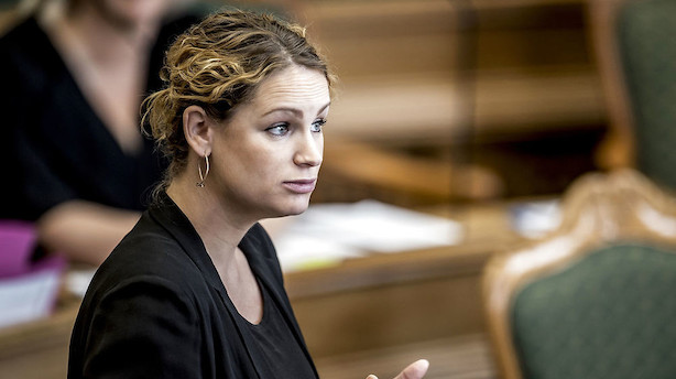 Efter 25 år som støtteparti: Nu kan Enhedslisten vælte rød regering