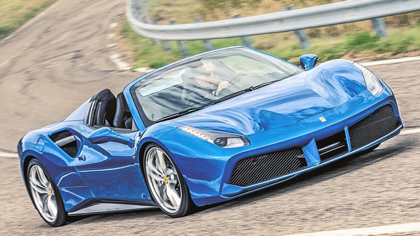 "Jeg bliver sjældent skræmt af en gadebil men denne Ferrari..."