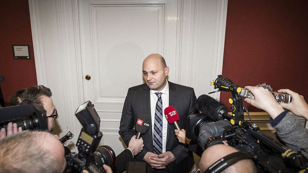Pape på Facebook: Står benhårdt på ministerafgang